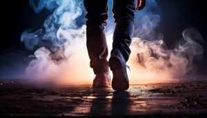 煙の中を立ち去る足元