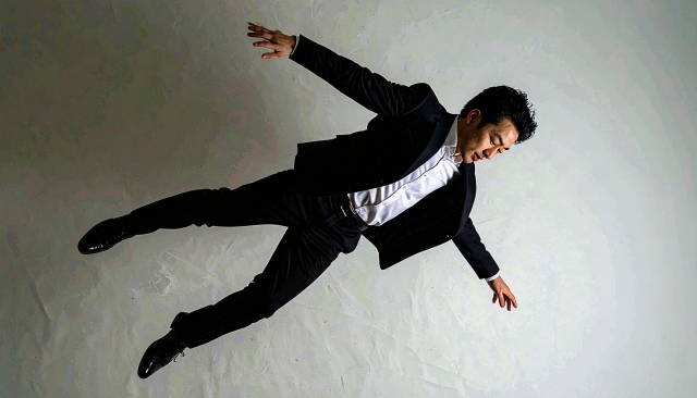 浮いてるビジネスマン