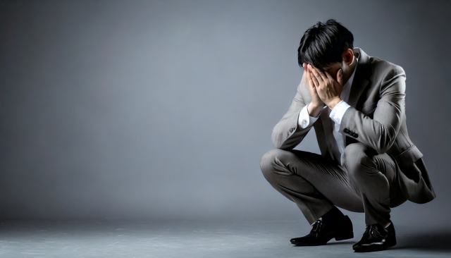 落ち込むサラリーマン