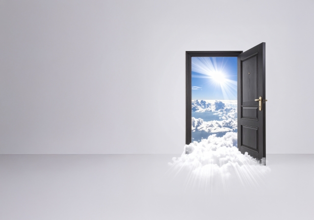 雲の扉から広がる未来